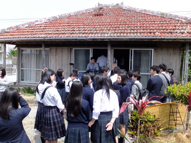 消えゆく旧東恩納博物館 沖縄ある記